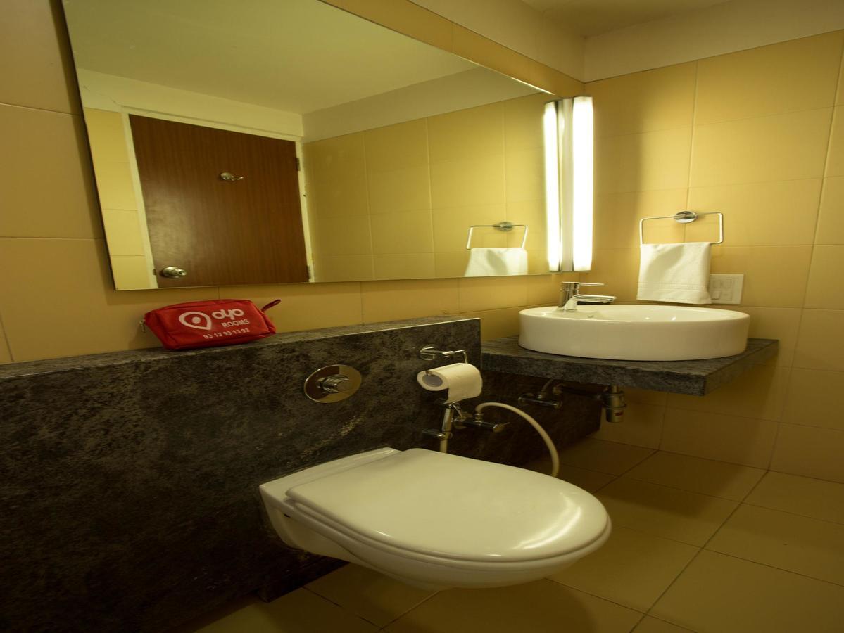Oyo 13771 Executive Residency Hotel Púna Kültér fotó