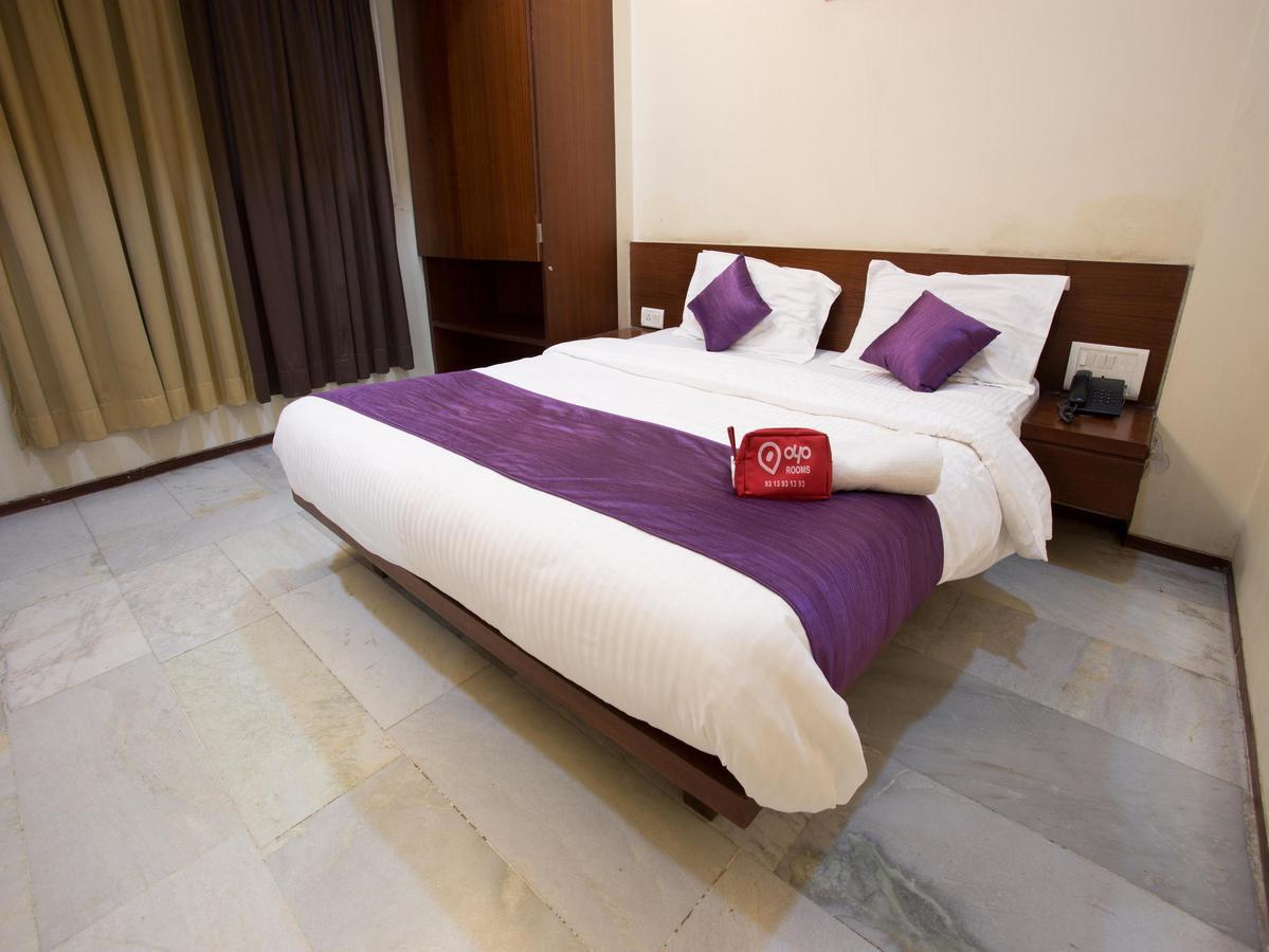 Oyo 13771 Executive Residency Hotel Púna Kültér fotó