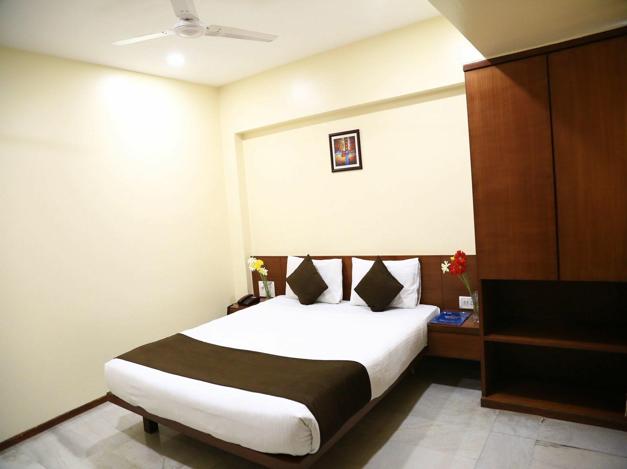Oyo 13771 Executive Residency Hotel Púna Kültér fotó
