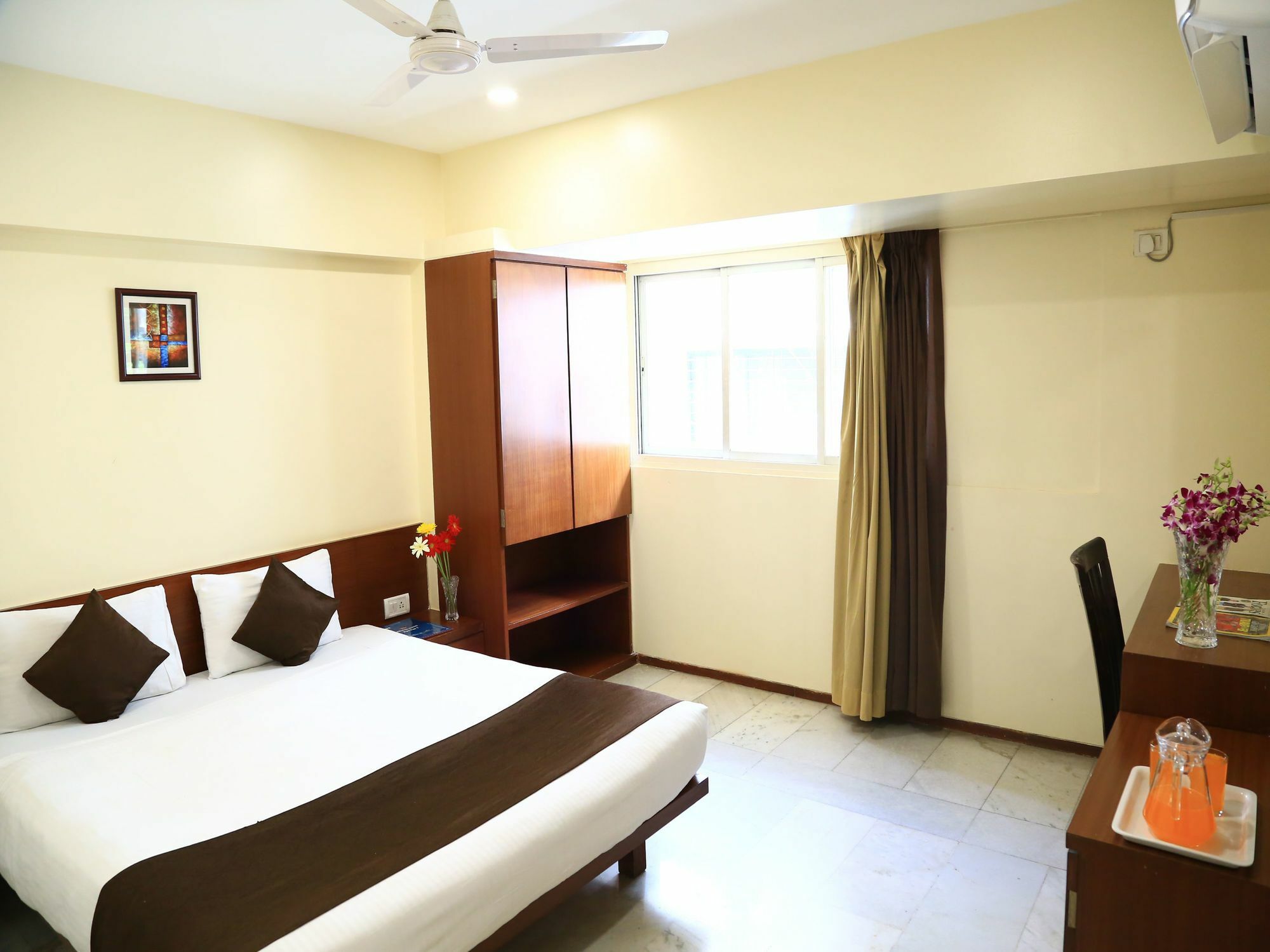 Oyo 13771 Executive Residency Hotel Púna Kültér fotó