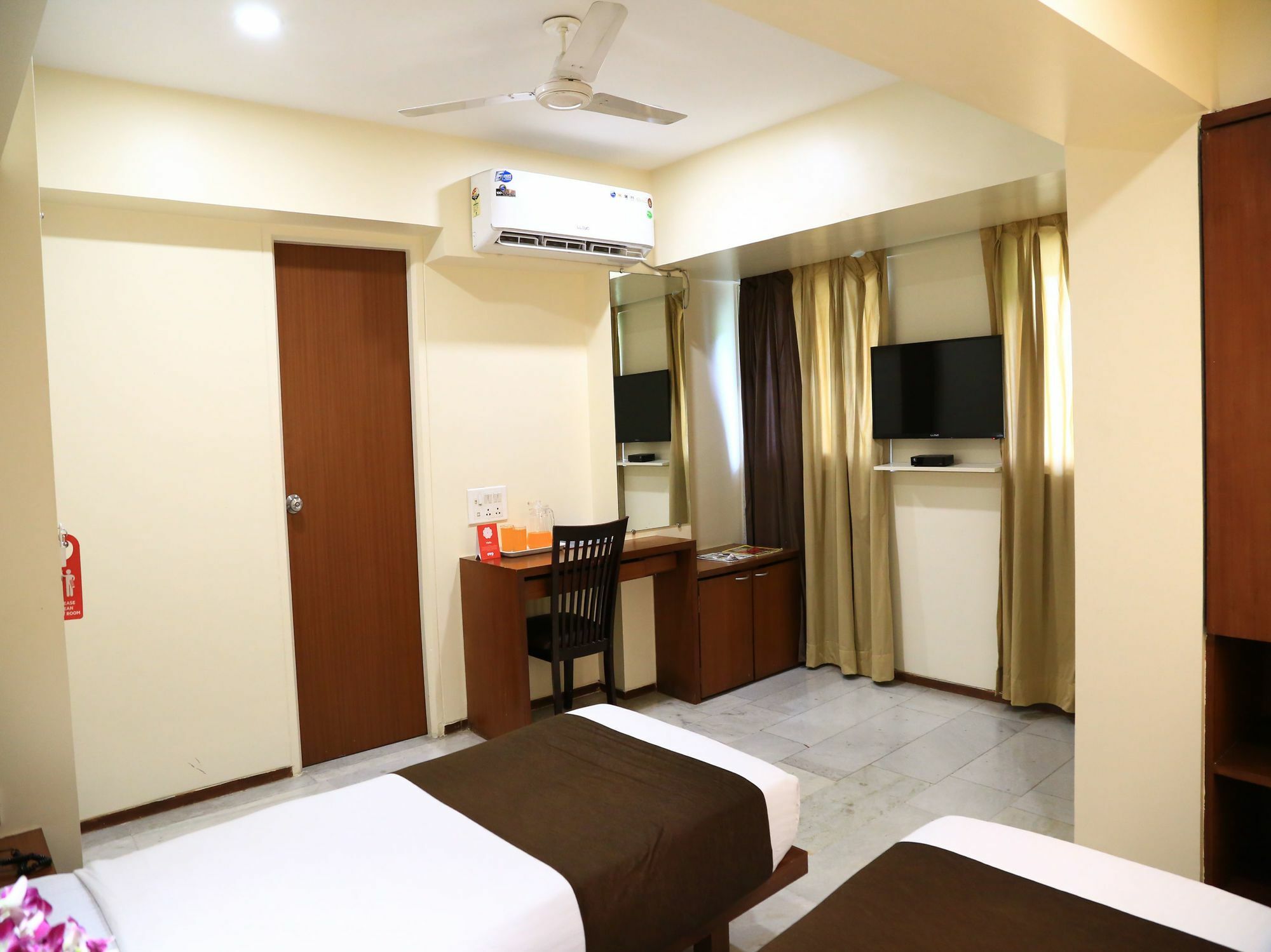 Oyo 13771 Executive Residency Hotel Púna Kültér fotó